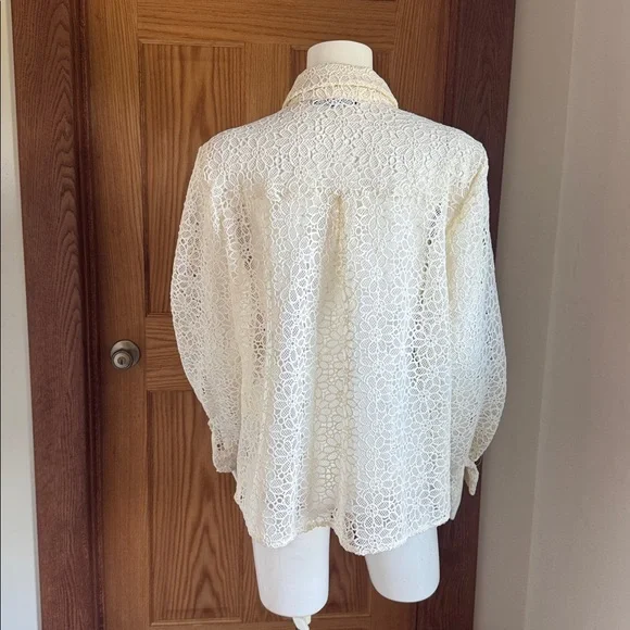 Forever 21 Ivory Floral Lace Button Down Eyelet Top SIZE M - Picture 5 of 8